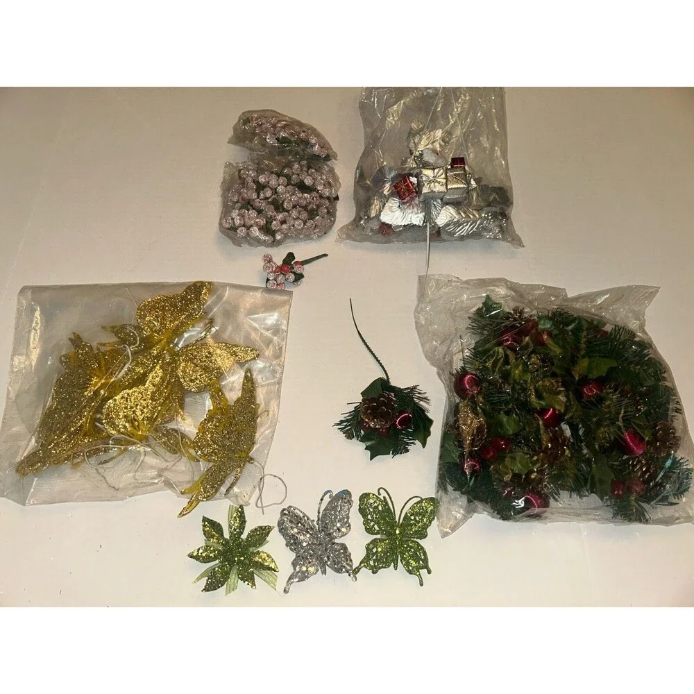 Lot Of Christmas Wreath Decorations New In Package